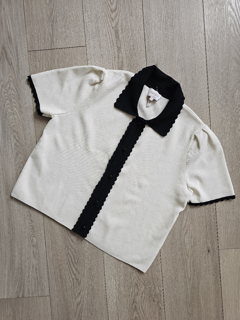 Laundry by‎ Shelli Segal Scallop Detail Button Down Short Sleeve Sweater Blouse